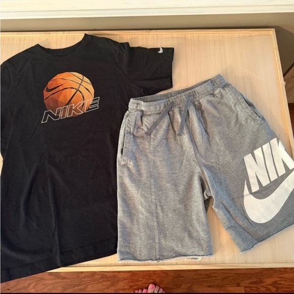 Nike Black T-Shirt and Gray Shorts Set - Picture 7 of 7